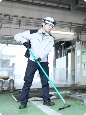 空港で作業をしている様子
