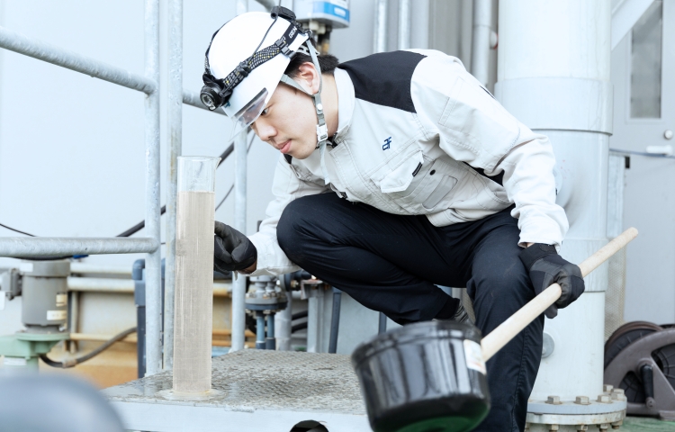 作業している男性
